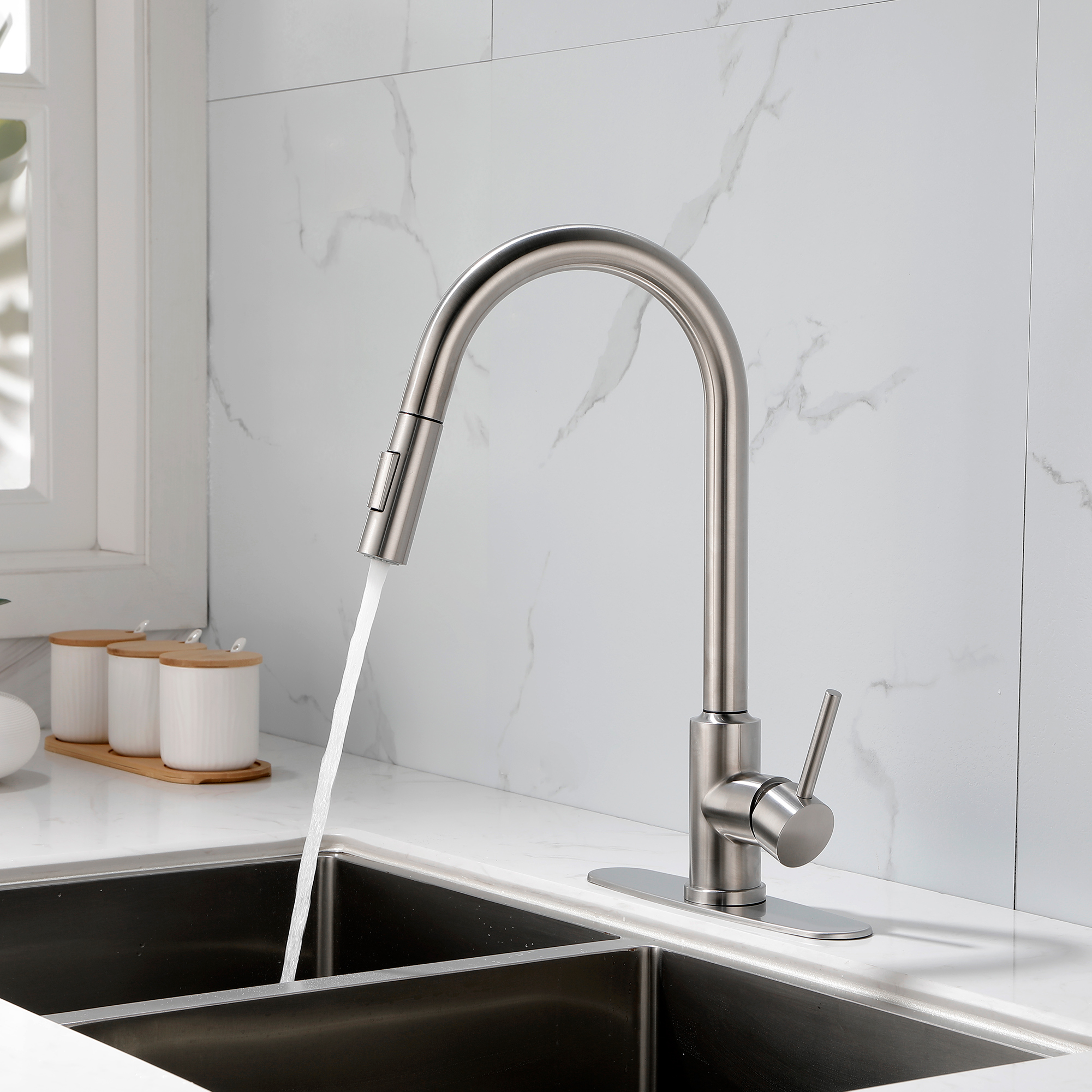 Single Handle High Arc Pull Out Kitchen Faucet,Single Level Stainless Steel Kitchen Sink Faucets with Pull Down Sprayer