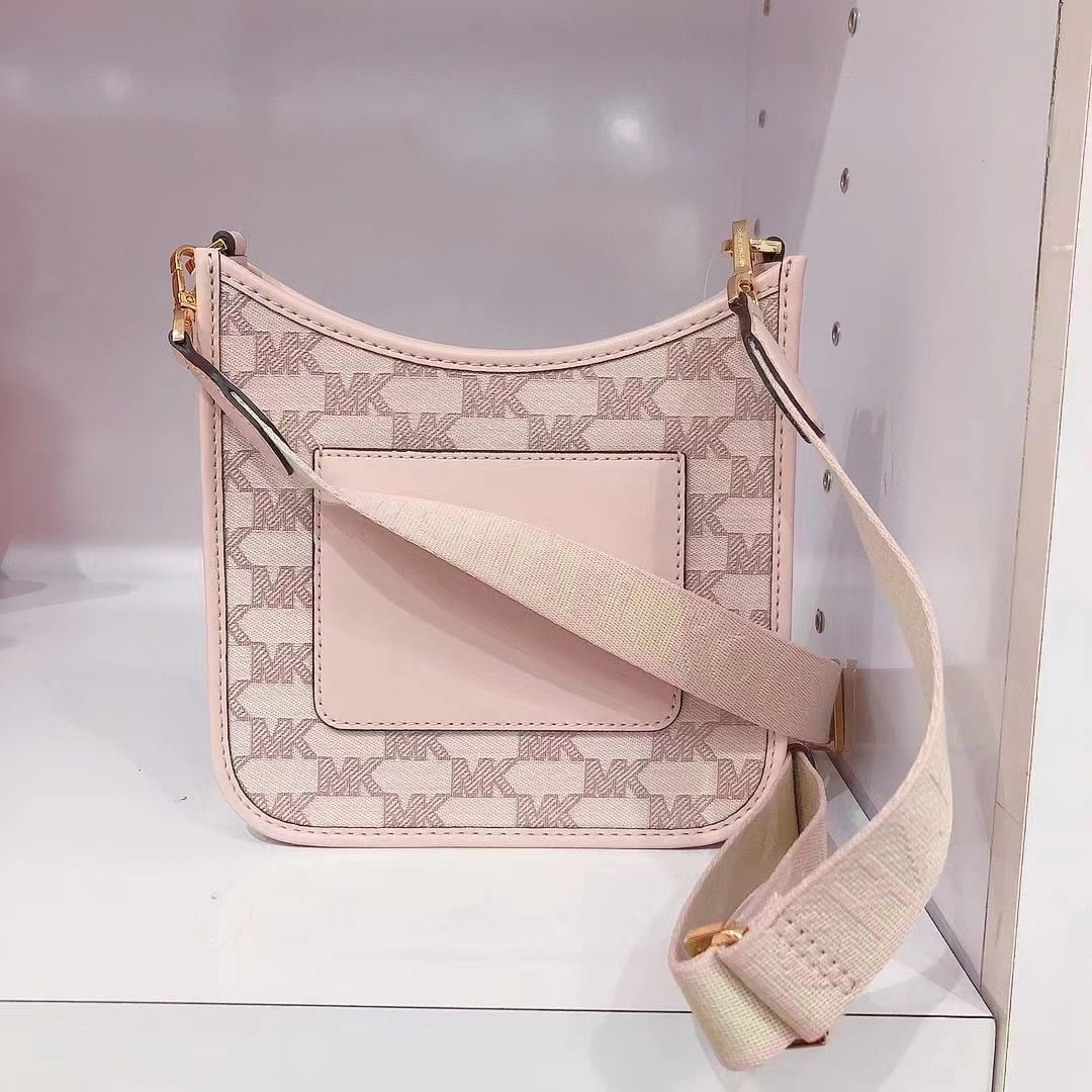 ★お値打ち商品★MICHAEL KORS BRILEY SMALL MESSENGER BAG Briley Small Logo Messenger Bag | Michael Kors [US]