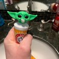 thumbnail image 3 of Disney-dispensador de pasta de dientes para bebé Yoda, divertido y Tricky, cabeza de película circundante, nuevos productos, 3 of 4