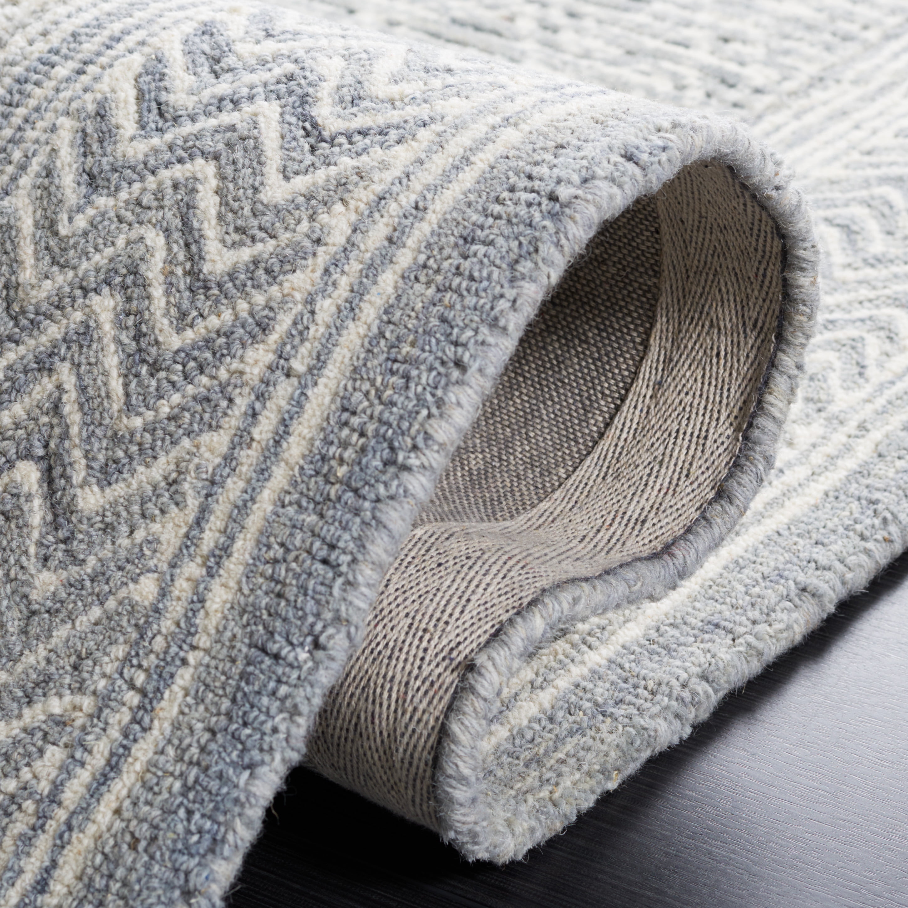 SAFAVIEH Abstract Henry Chevron Wool Area Rug, Light Blue/Ivory, 6' x 6' Round