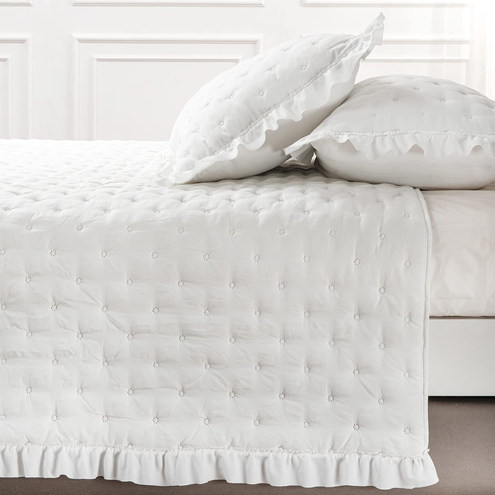 King Qult Set, 3-Piece Soft Warm Ultrasonic Reversible Pleated Ruffled Coverlet Bedspread Set with 2 Pillow Shams, 104x90 inch, White