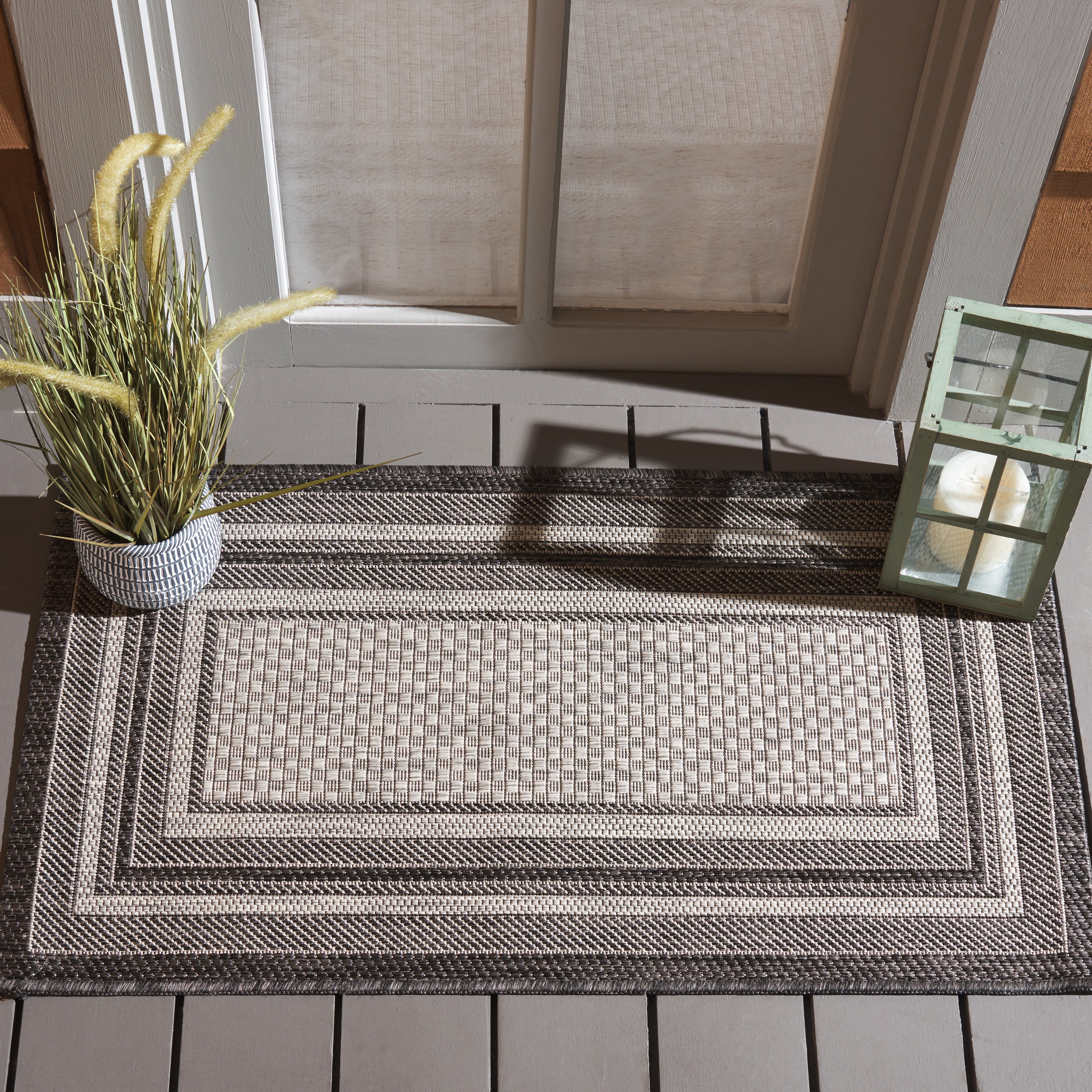 Safavieh Courtyard Ercan Bordered Indoor/Outdoor Area Rug, Light Gray/Black, 2'7" x 5'