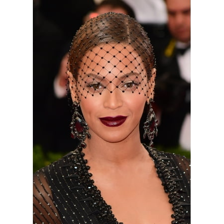 Metropolitan Museum Art Catalog Arrings) At Arrivals For Charles James Beyond Fashion Opening Night At The Metropolitan Museum Of Art Annual Gala - Part 6 Canvas Art - (16 x 20) ()