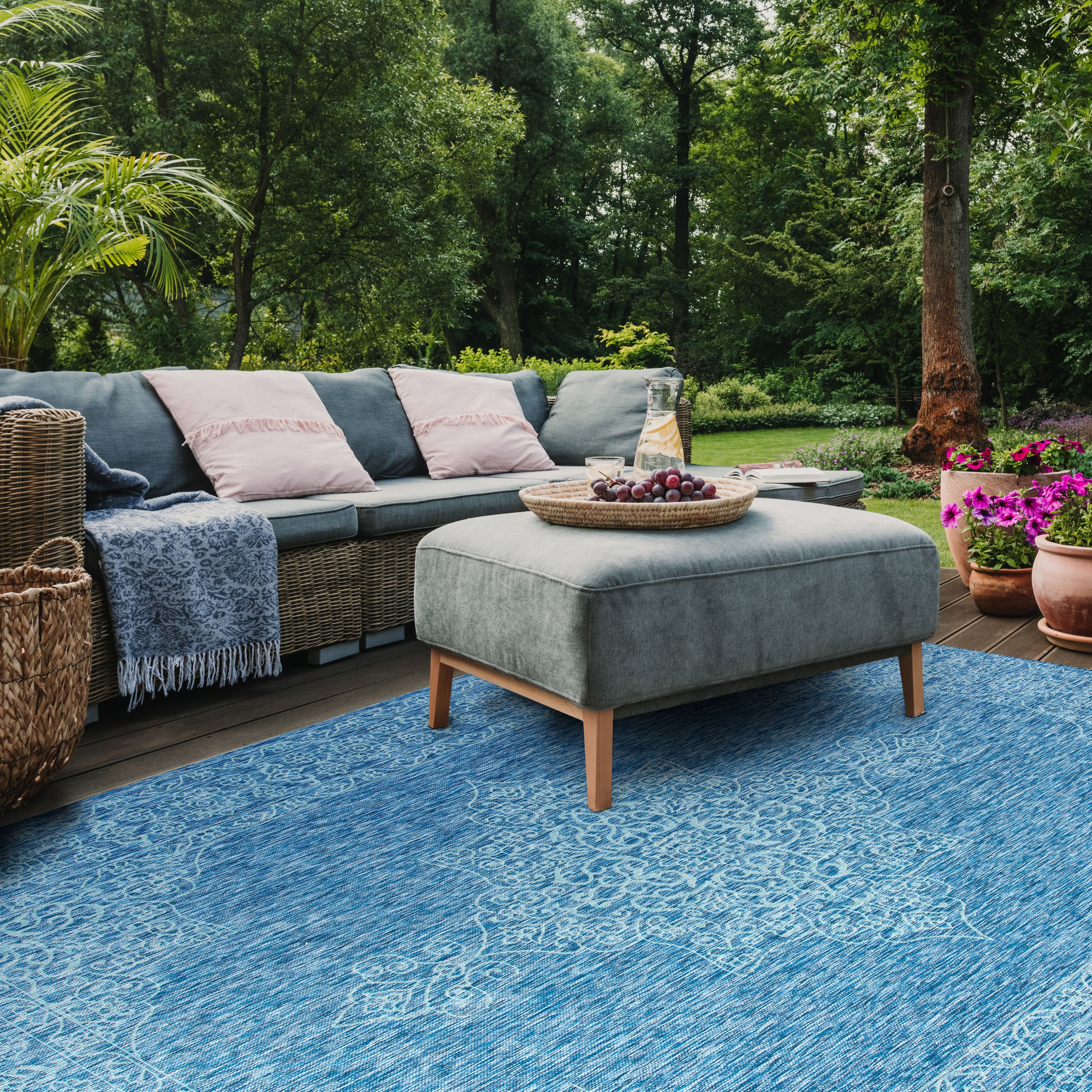 SAFAVIEH Courtyard Delbet Medallion Indoor/Outdoor Area Rug, Navy/Ivory, 6'7" x 6'7" Square