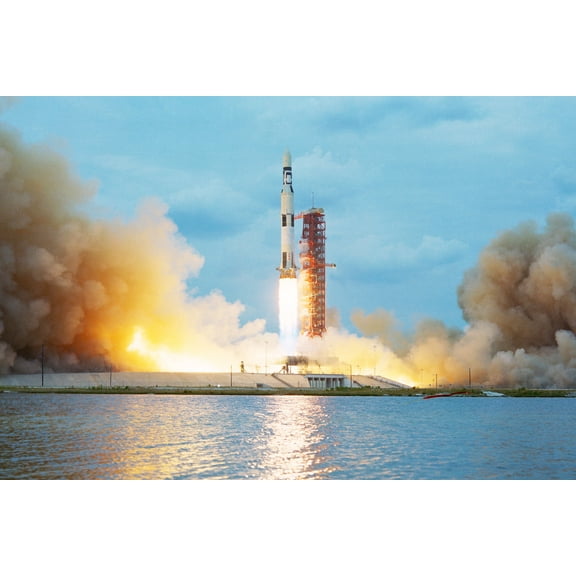 24x36 gallery poster, Saturn V rocket carrying the Skylab space station