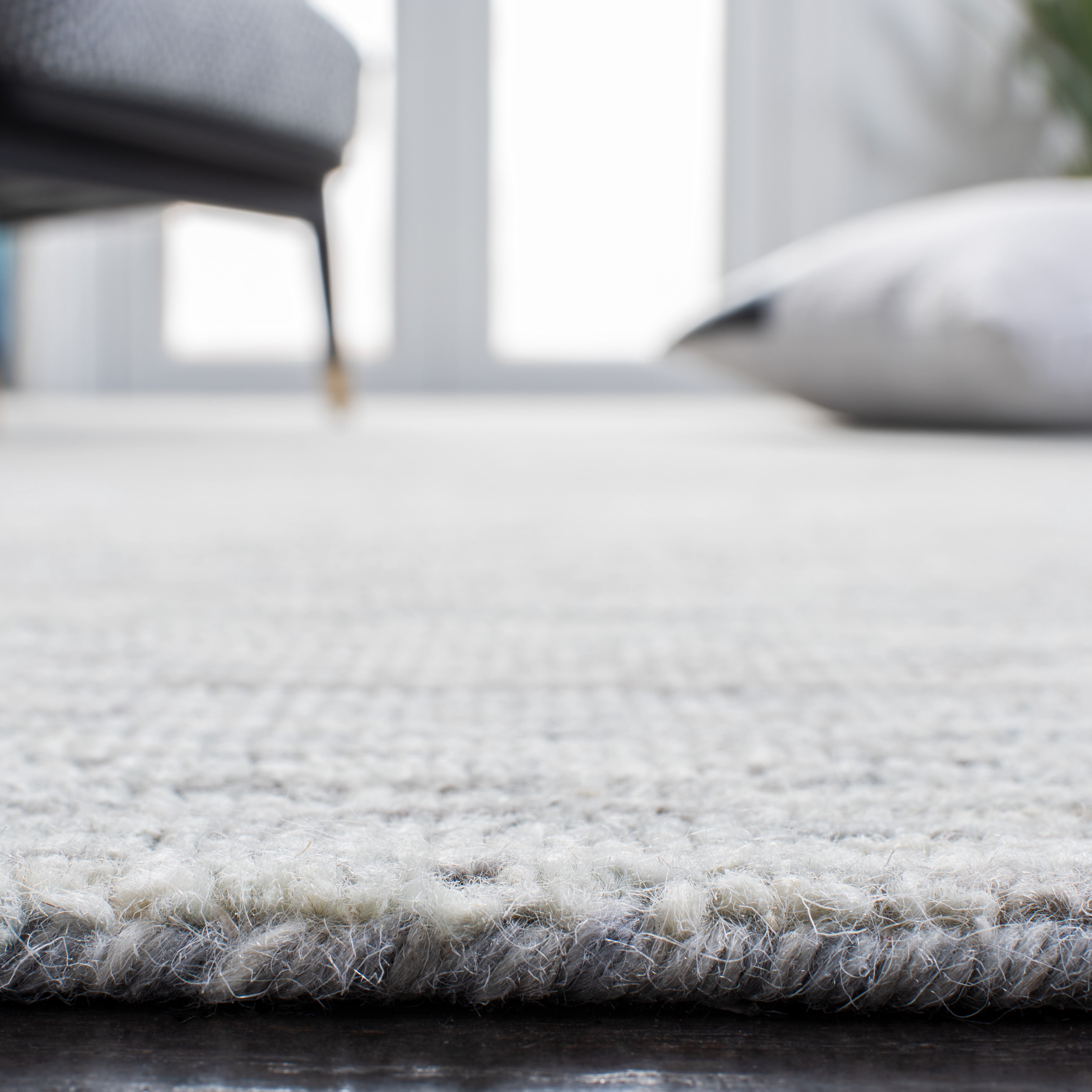 SAFAVIEH Metro Jaymes Distressed Area Rug, Sage/Ivory, 5' x 8'
