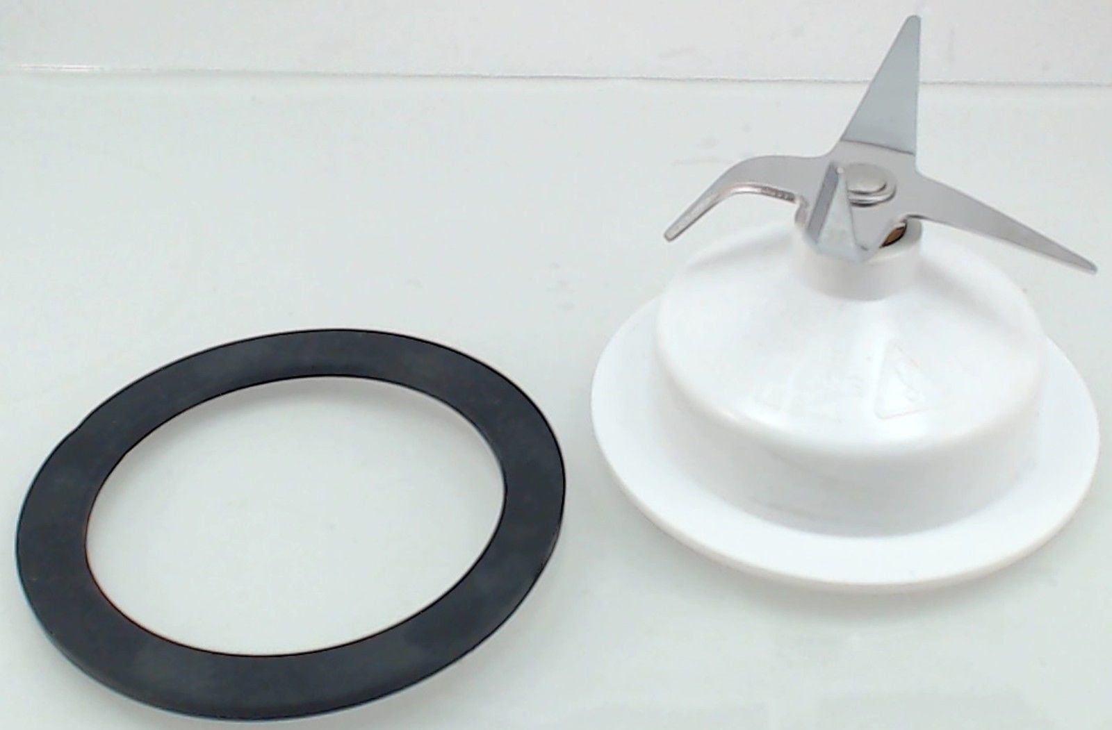 WP9704291, Cutting Blade Assembly fits Whirlpool KitchenAid Blender