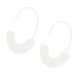 thumbnail image 1 of Pendientes en Forma de U Sonducket con Estampado de Leopardo Blanco, 1 of 6