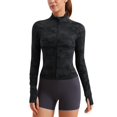 thumbnail image 1 of Campera CRZ YOGA Butterluxe Ajustada a la Cintura, 1 of 4