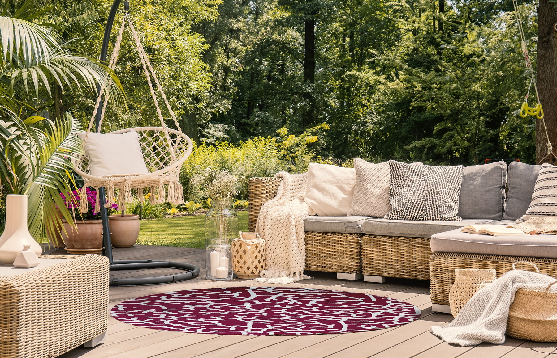 5' Round Simply Daisy Seaweed Beach Style Chenille Area Rug, Maroon Red