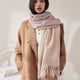 thumbnail image 3 of Bufanda de cachemira para mujer para otoño e invierno: bufandas ligeras para mujer, chales y envolturas grandes y suaves de dos tonos, 3 of 5