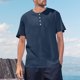 thumbnail image 1 of Blusas y camisas de manga corta y cuello redondo para hombre, estilo casual y moderno, de color liso, con botones, abertura en el dobladillo y manga corta., 1 of 9
