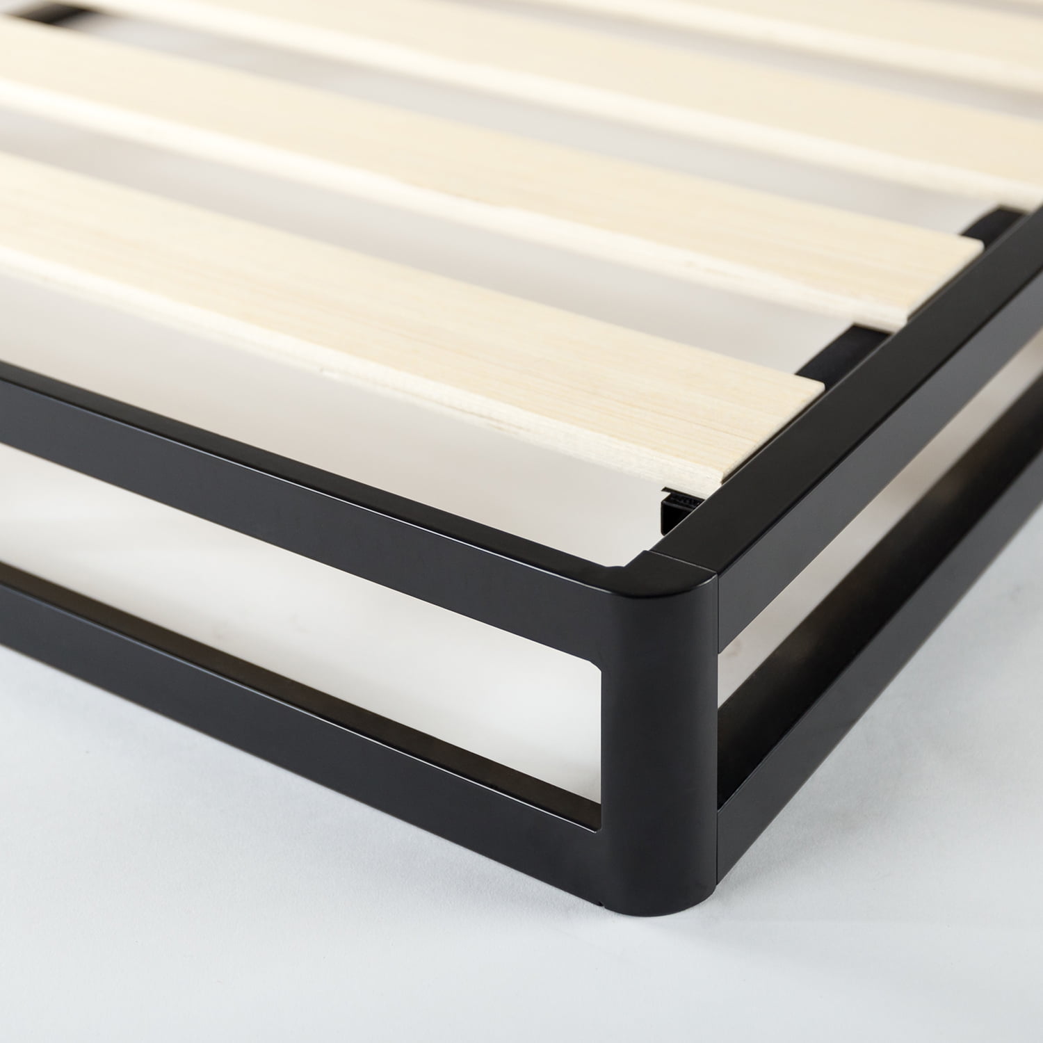 Zinus 4" Metal Box Spring with Wood Slats, Mattress Foundation, Queen