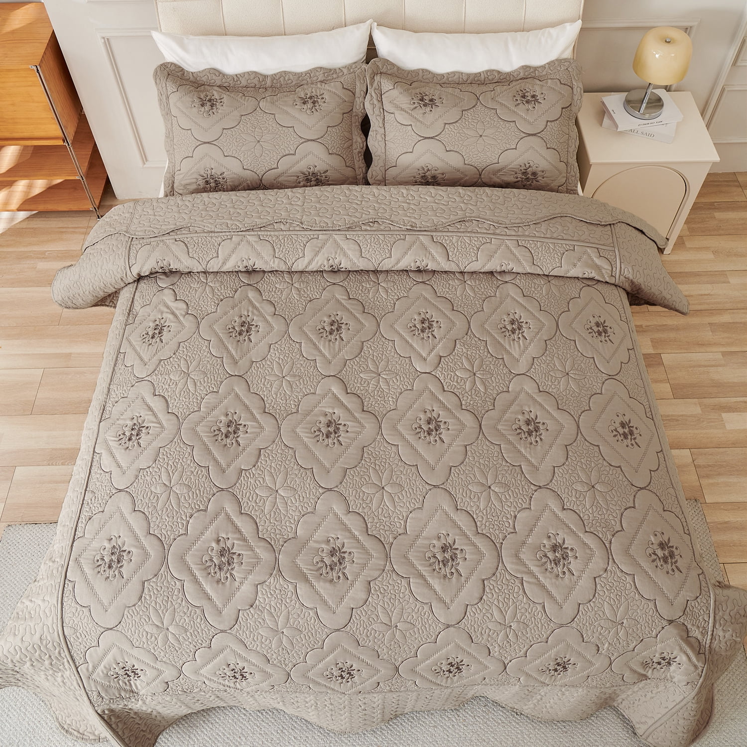 Evenhug Floral Embroidery Quilt Set,3-Piece Queen Diamond Floral Pattern Bedding Set,Soft Lightweight Bedspread for All Season(Taupe,90"x90")