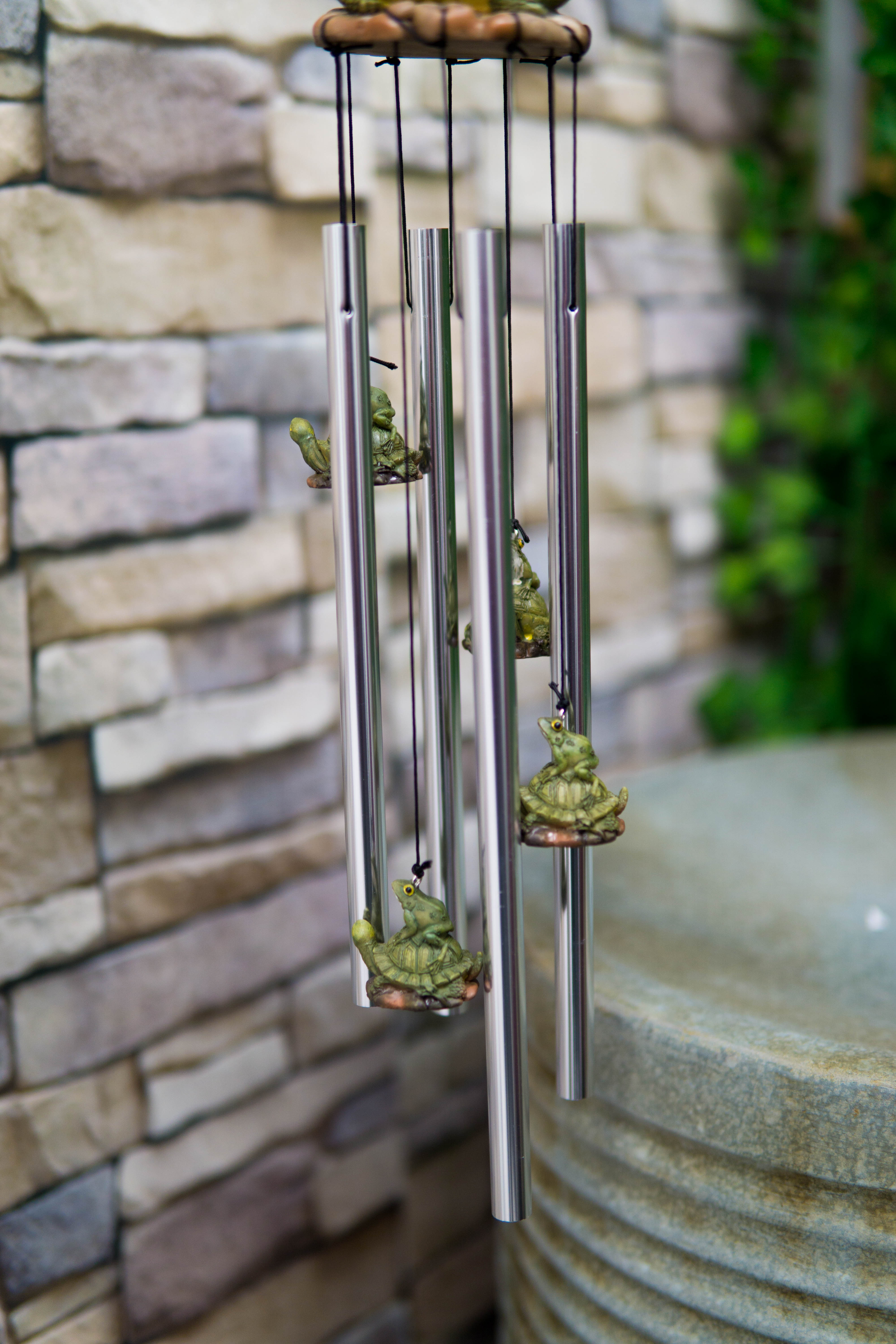 Ebros Tortoise Piggybacking Green Frog With Snail Garden Patio Wind Chime Decor