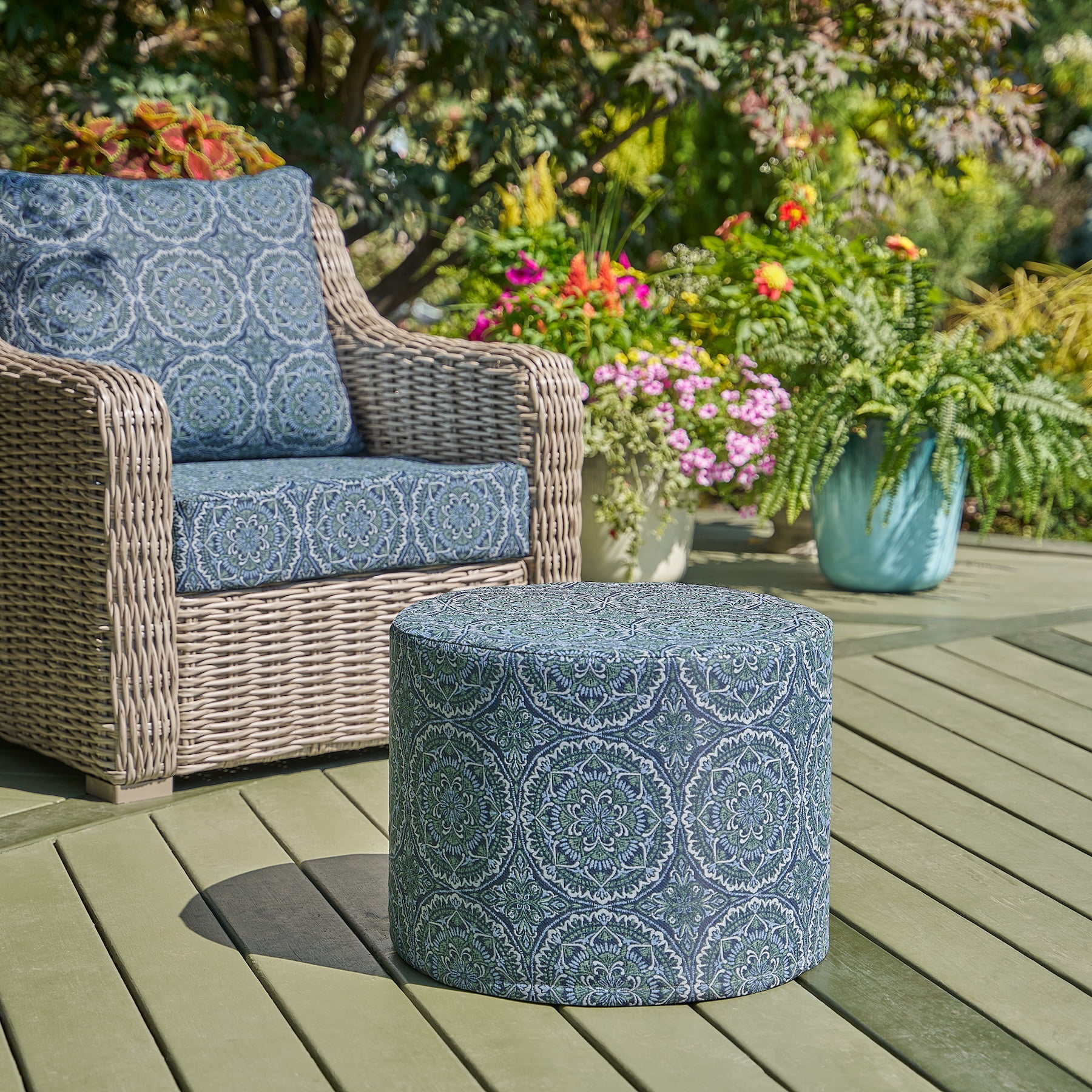Better Homes & Gardens 20" Round Outdoor Pouf Ottoman, 1-Piece, Medallion