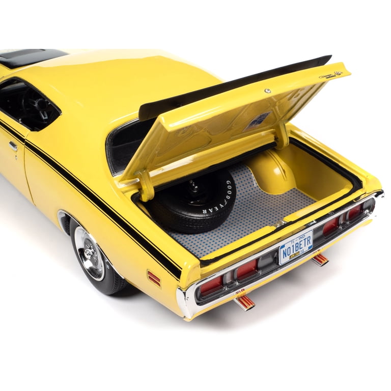 Diecast 1971 Dodge Charger Super Bee, Top Banana Yellow, 1/18