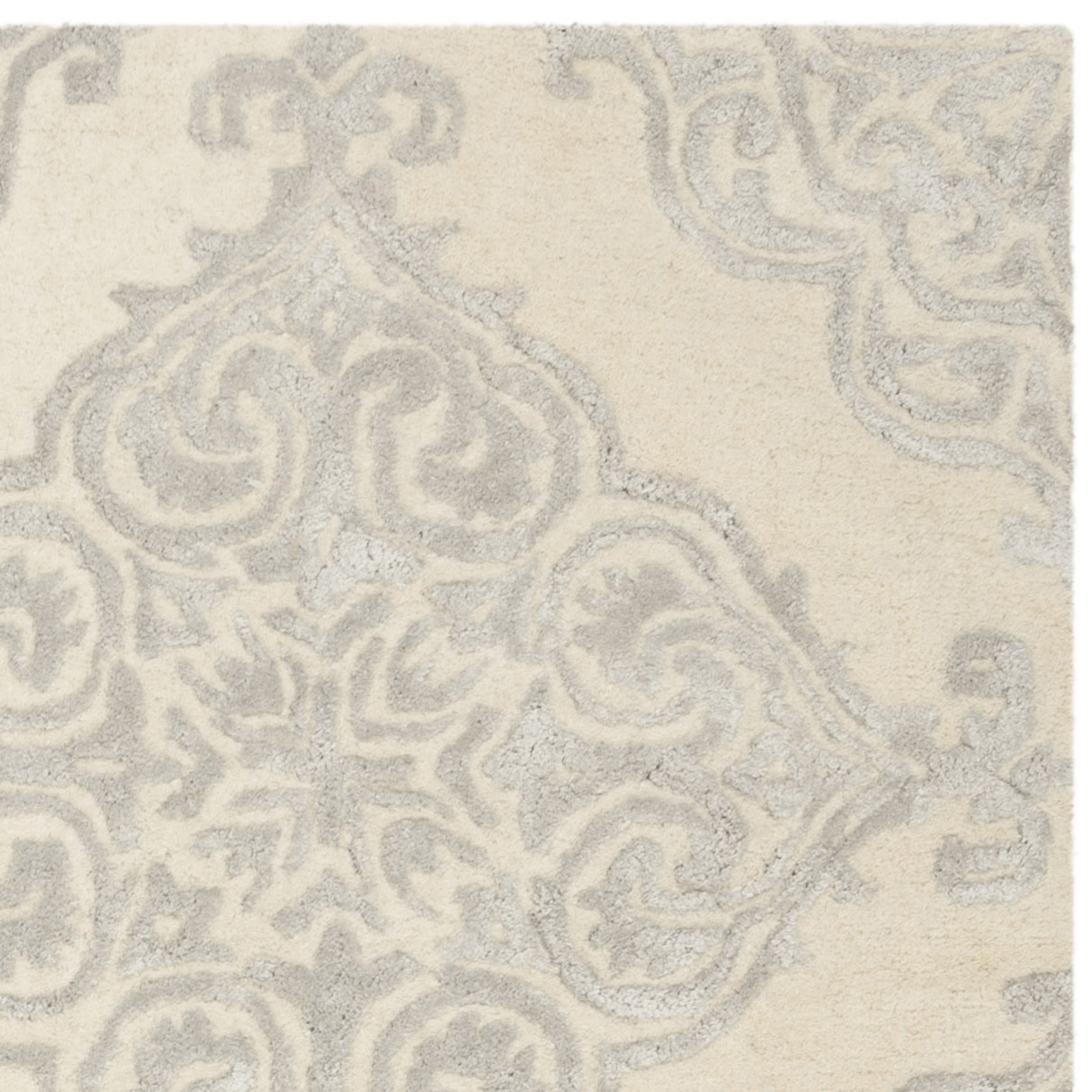SAFAVIEH Glamour Georgene Damask Area Rug, Ivory/Silver, 6' x 6' Square