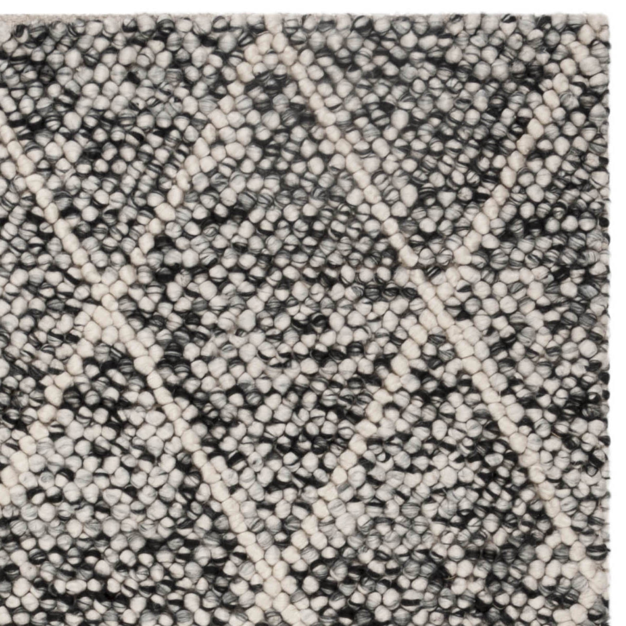 SAFAVIEH Natura Taegan Geometric Diamonds Runner Rug, Ivory/Black, 2'3" x 8'