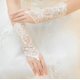 thumbnail image 4 of Guantes de Novia TUNC de encaje de diamantes de imitación con lentejuelas, 4 of 5