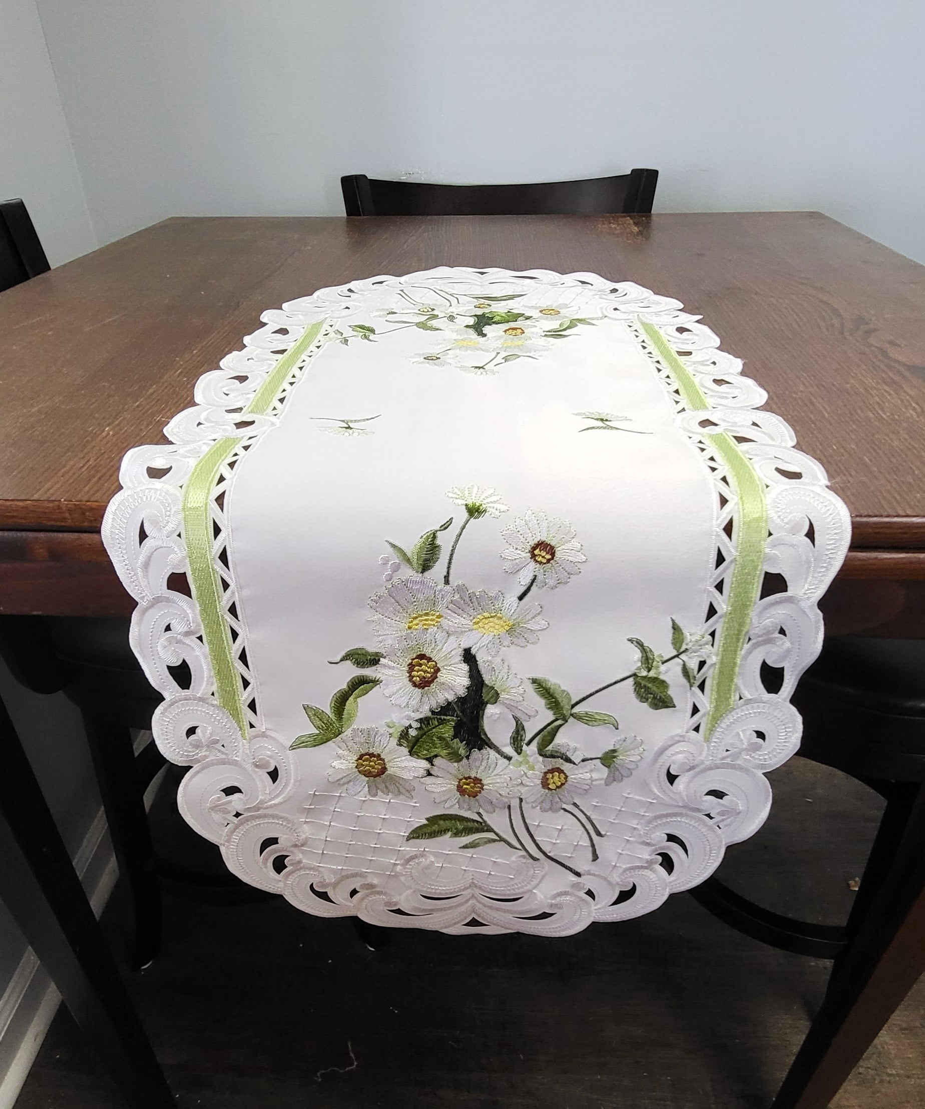 Doily Boutique Table Runner with Daisy Flowers on Bleached White Fabric Size 44 x 15 inches