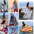 thumbnail image 4 of Bufandas para mujer, bufanda triangular de encaje a la moda, bufanda con borlas florales ahuecada transparente, bufanda triangular de colores, chal para mujer, blanco, 4 of 5