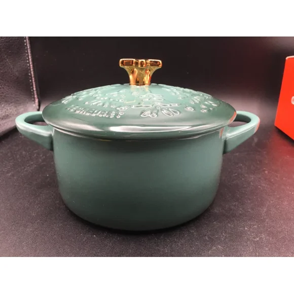 Le Creuset Christmas Tree Noel Mini Cocotte With Star Knob Artichaut 24 oz