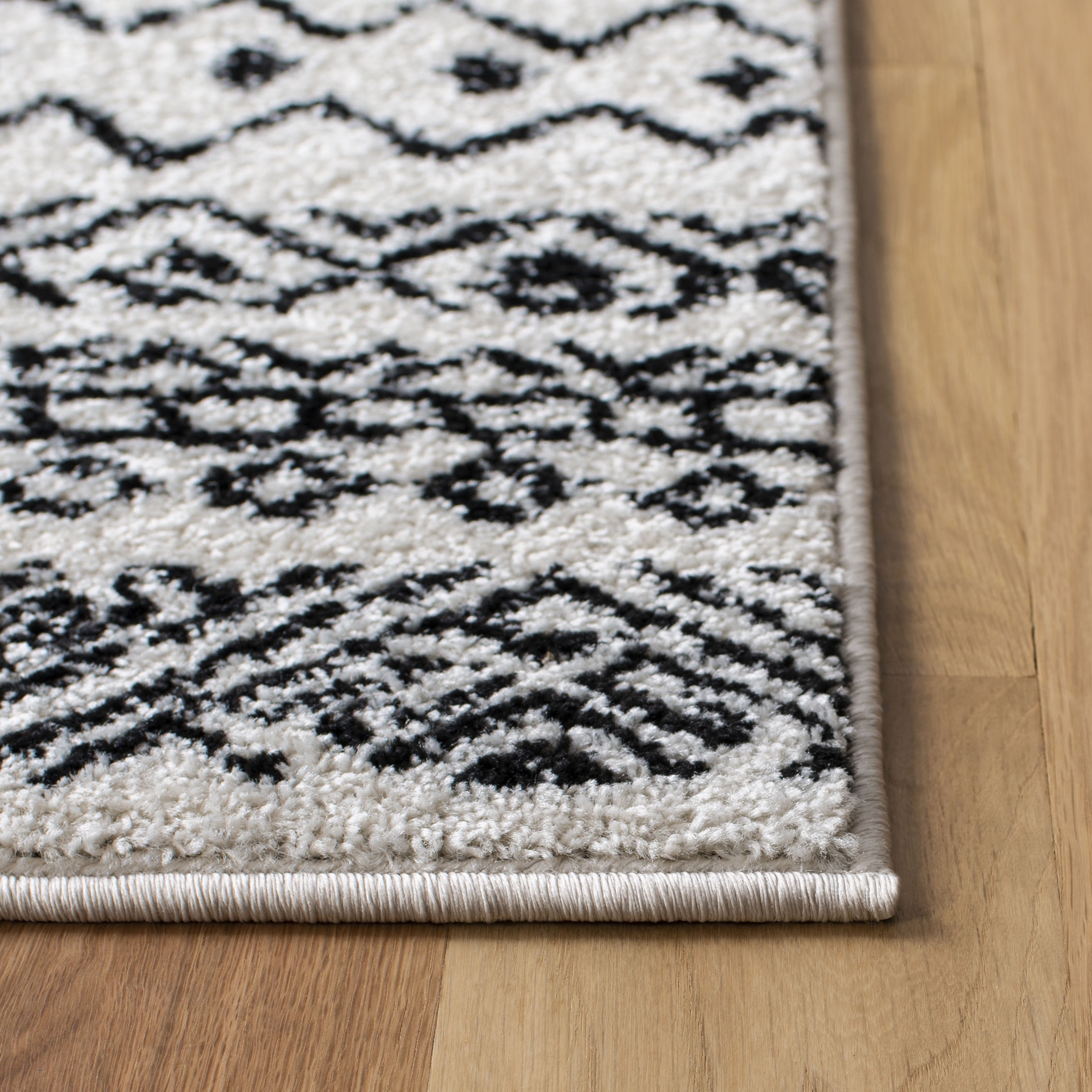 SAFAVIEH Tulum Merletta Oriental Runner Rug, Ivory/Black, 2' x 17'
