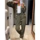 thumbnail image 4 of Conjunto Deportivo de Dos Piezas para Mujer: Top de Larga con Cuello en V y Botones, y Pantalones Deportivos. Conjunto Moderno para Otoño e Invierno. Verde M, 4 of 5
