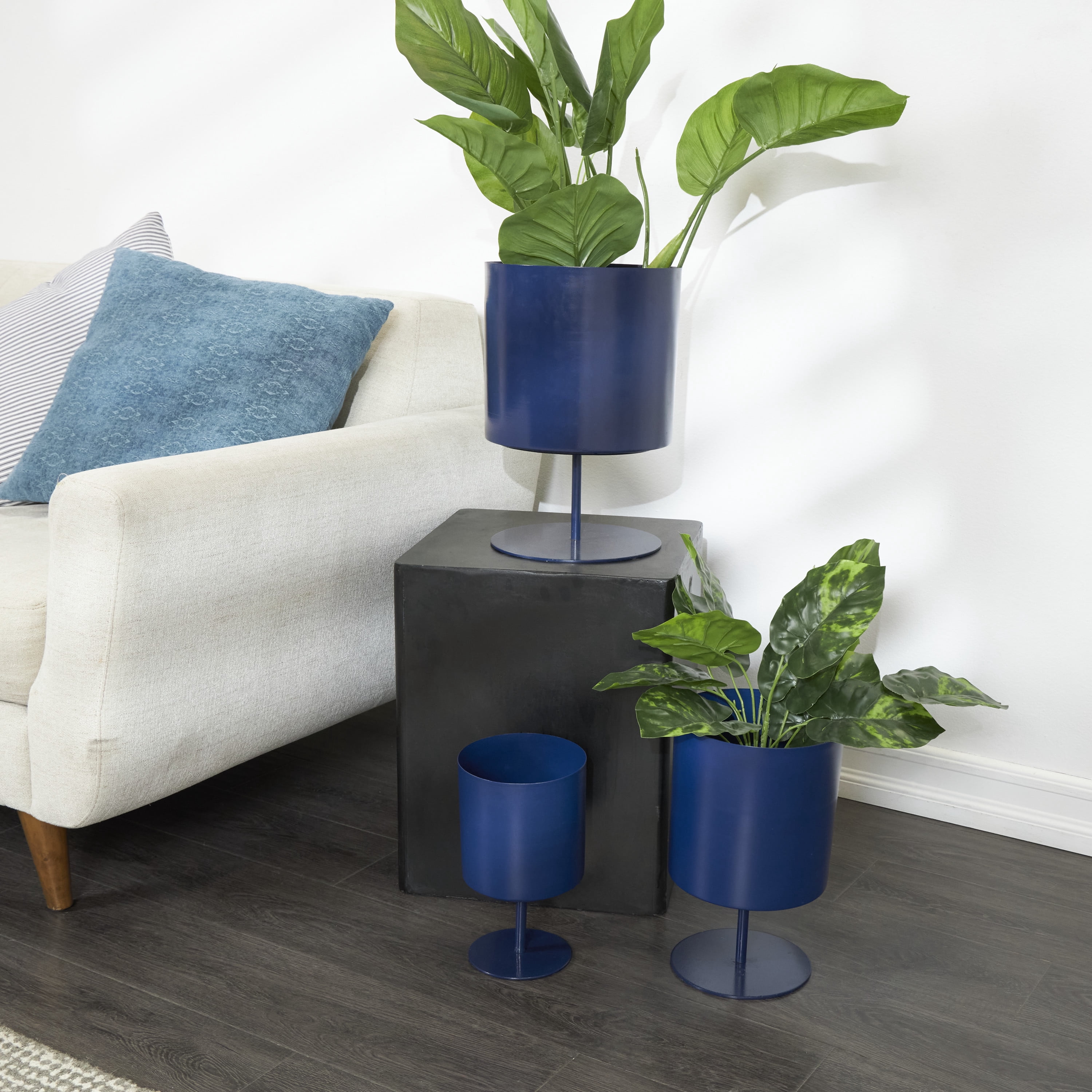 DecMode 14", 12", 10"H Blue Metal Planter (3 Count)