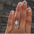thumbnail image 1 of Fiudx Anillo Elegante, Alianza de Boda con Un Diseño Espectacular, Joya de Compromiso Única, Hermoso Regalo de Aniversario, Ideal para Ocasiones Especiales, Un Gesto Romántico, Disponible En Varios T, 1 of 6