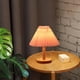 thumbnail image 4 of Lámpara de Mesa Led Regulable con Pantalla de Tela de Lino, Base de Madera Maciza, Lámpara de Noche con Alimentación Usb para Dormitorio, Sala de Estar, Oficina y Dormitorio., 4 of 7