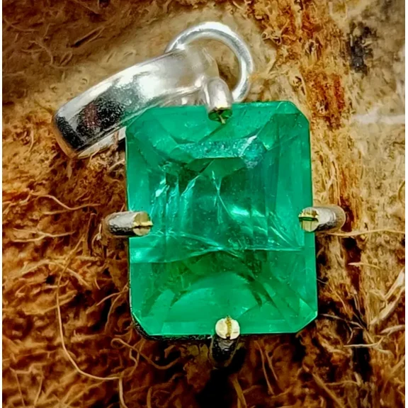925 Starling Silver 28.45 Ct Natural Green Pendant CERTIFIED Emerald Cut Stone