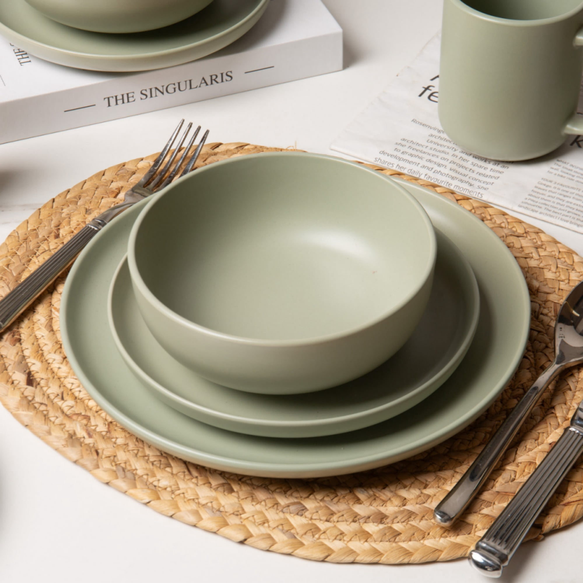 GARITIN 12-Piece Stoneware Dinner Plates Salad Plates Cereal Bowls Set, Microwave Dishwasher Safe Chip Resistant Stackable Matte Glaze Kitchenware Service for 4 Family Dining, Green