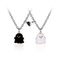 thumbnail image 1 of Conjunto de 2 collares con colgante de corazón magnético forma de fantasma NQ, 1 of 3