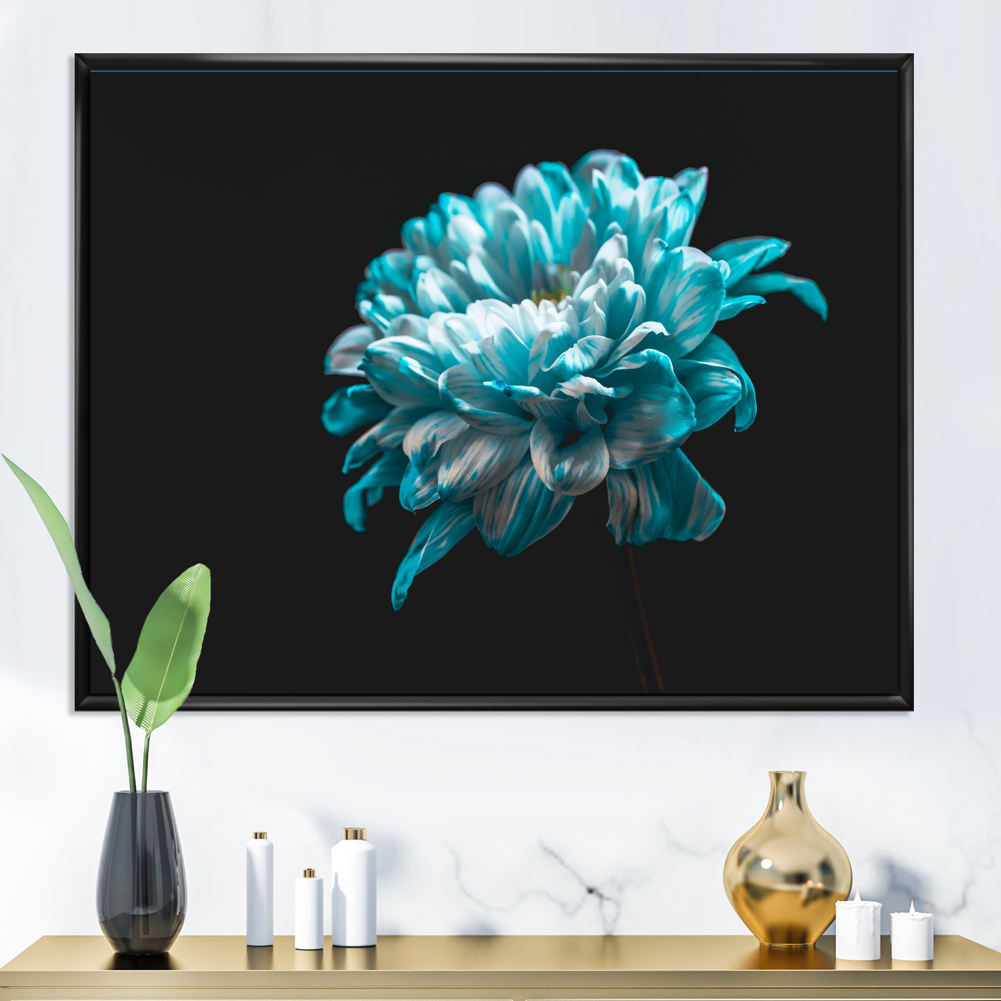Designart 'Close Up Of White and Pure Blue Daisy Flower II' Traditional Framed Canvas Wall Art Print