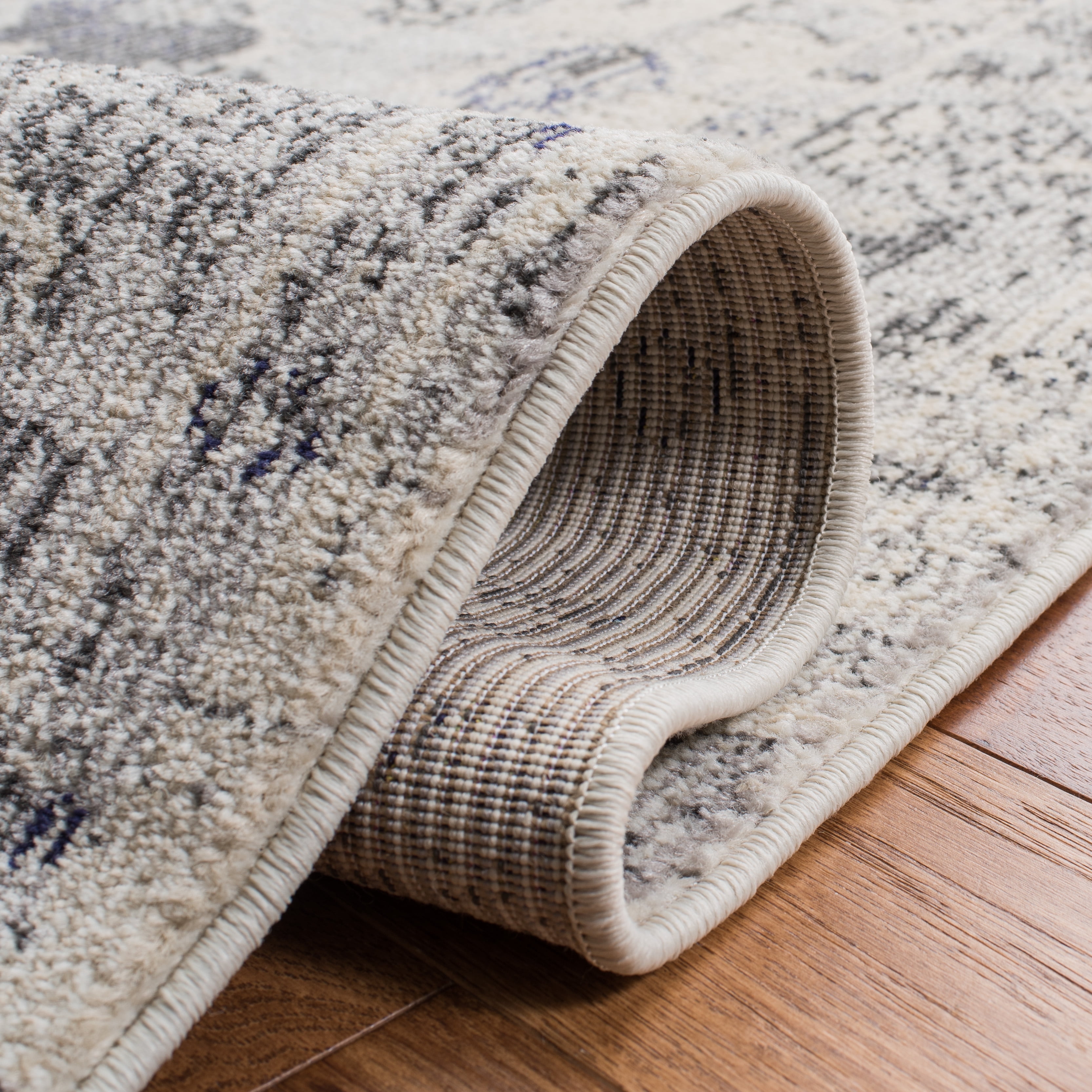 SAFAVIEH Monaco Toria Traditional Area Rug, Ivory/Grey, 5'1" X 7'7" - Traditional Design, Ivory & Grey, Ideal for Living Room, Bedroom, Dining Space