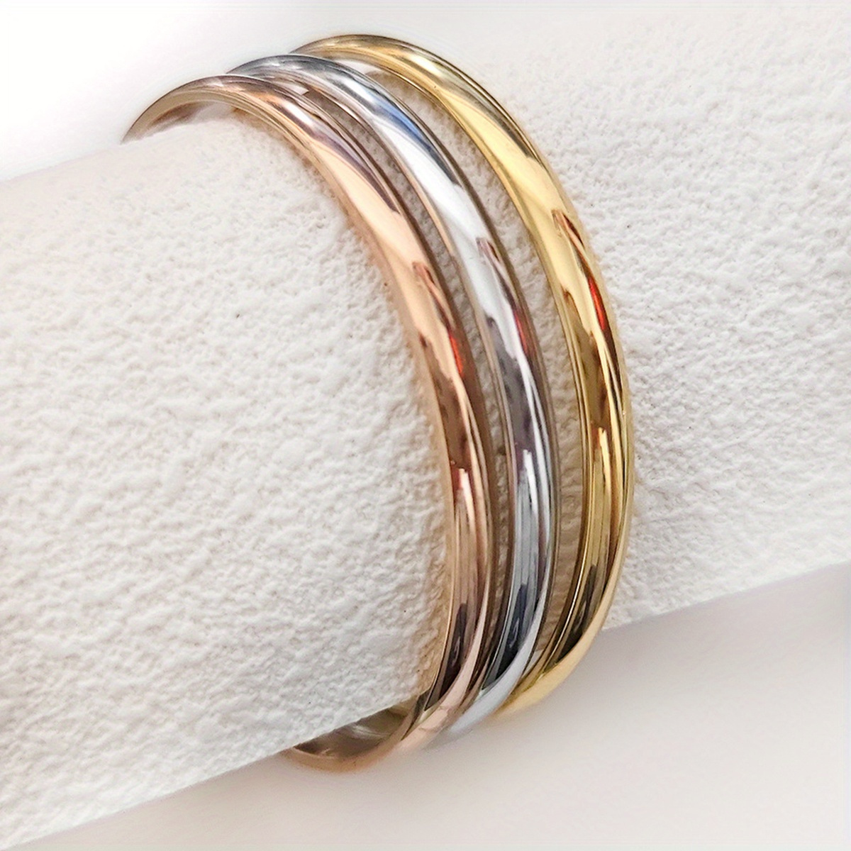Bracelets in three different colors Stainless steel jewelry Simple and elegant style Suitable for women's gifts,Multicolor