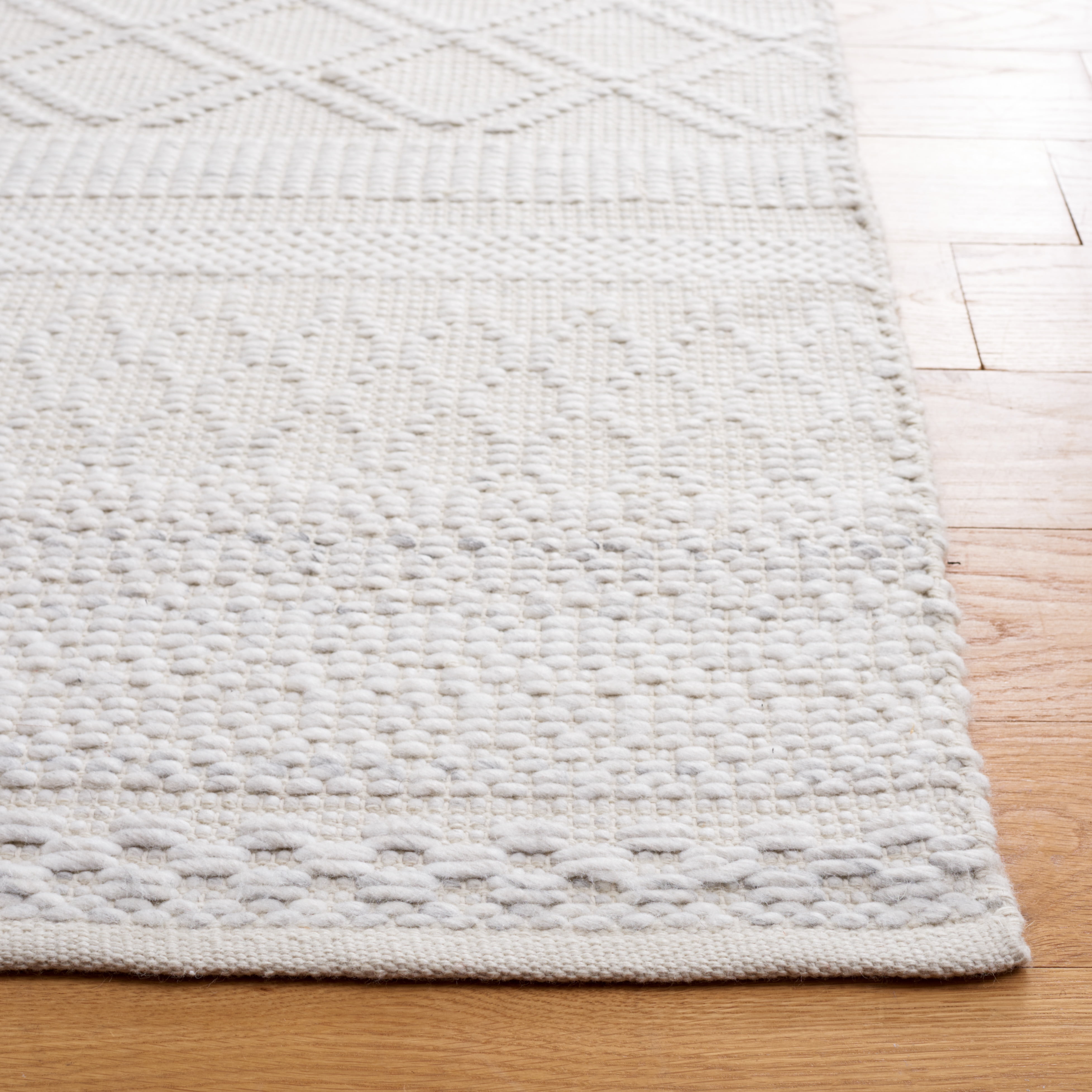 SAFAVIEH Natura Felicity Geometric Polyester Area Rug, Ivory, 5' x 8'