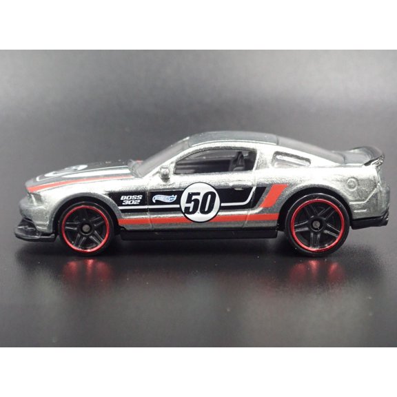 Open Box 2012 12 FORD MUSTANG BOSS 302 LAGUNA SECA 1:64 SCALE DIECAST DIORAMA MODEL CAR
