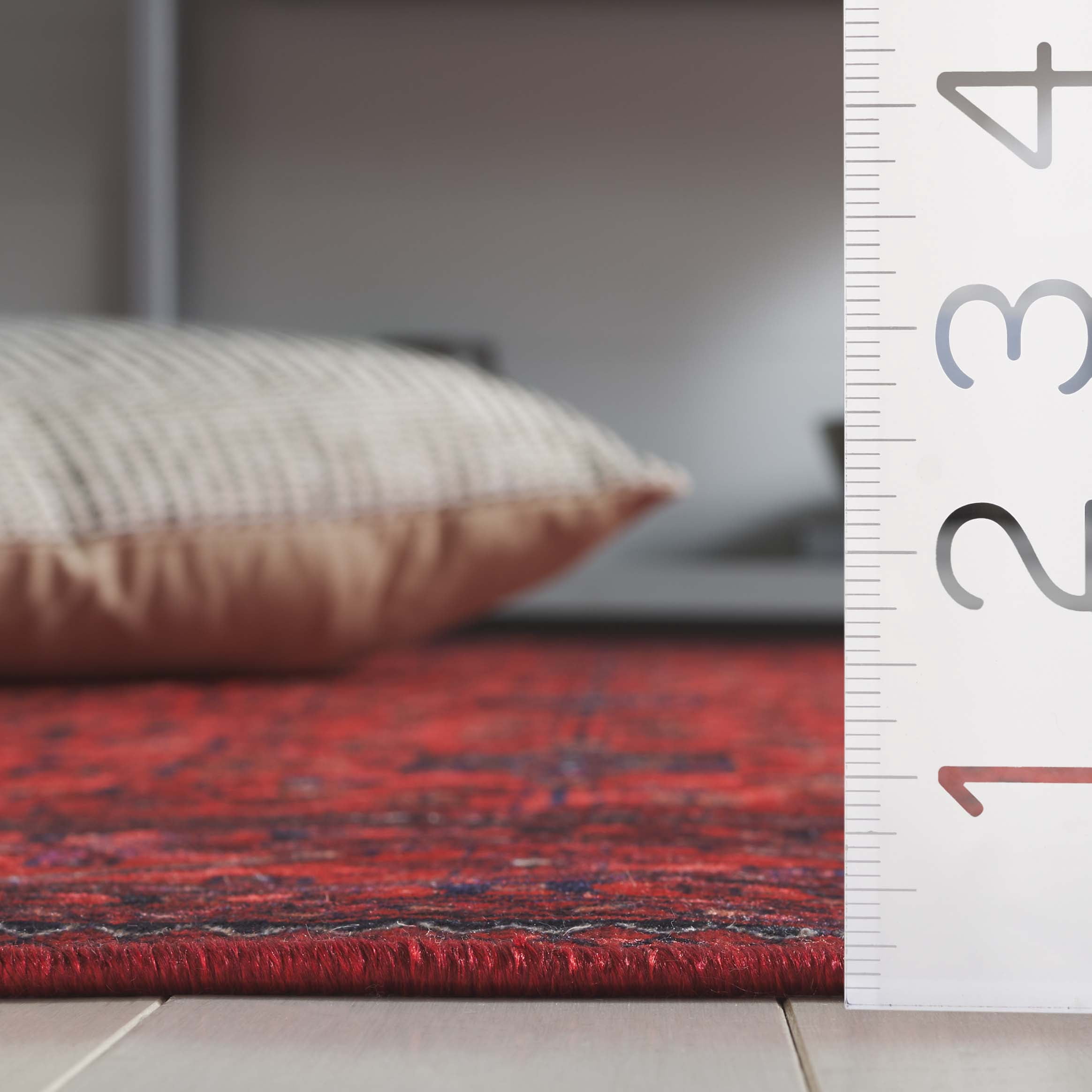 SAFAVIEH Orlando Martina Geometric Machine Washable Area Rug, Red/Black, 5'5" x 5'5" Round
