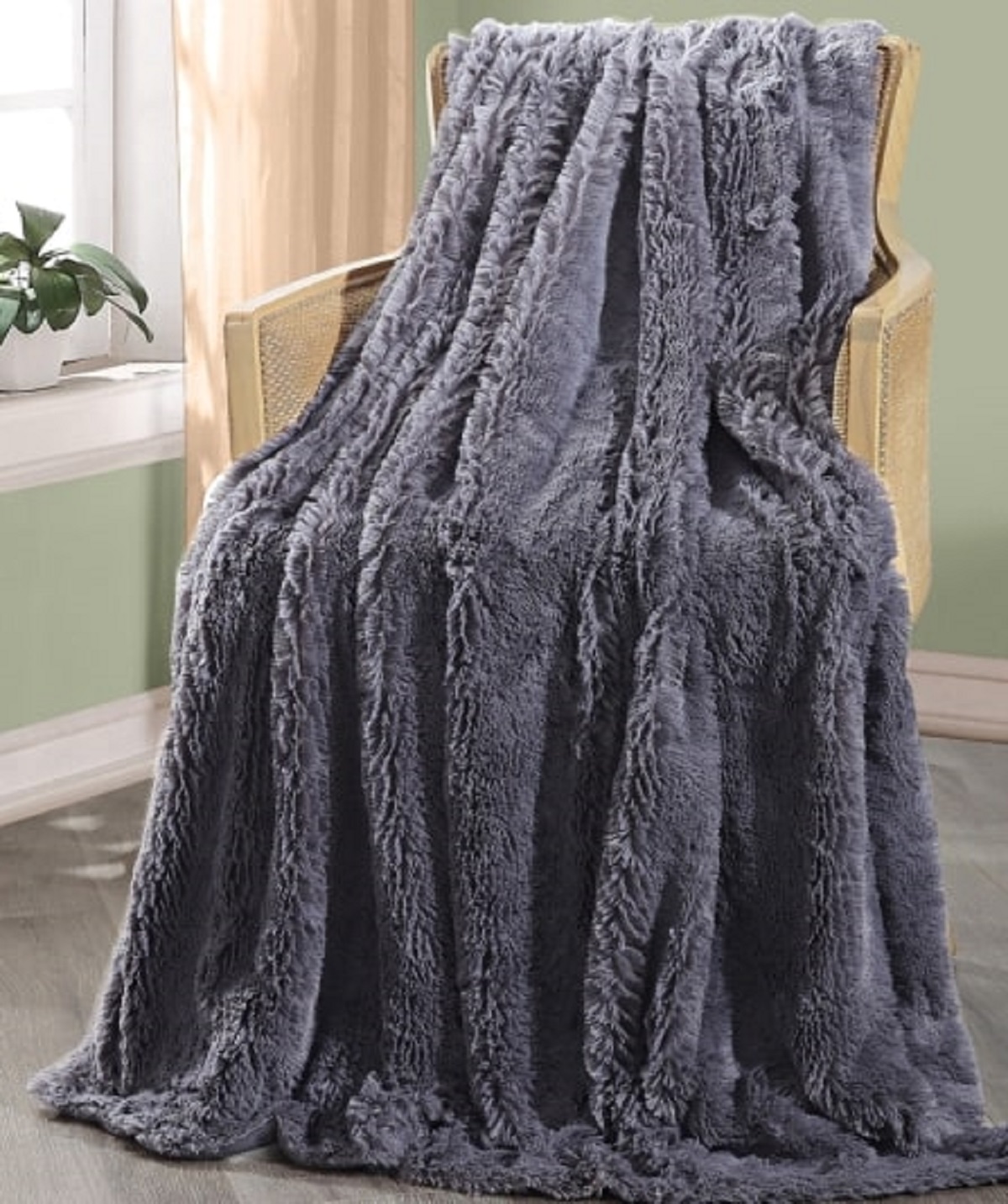 Ultra Lush Shaggy Faux Fur Throw Blanket (50" x 60 ...