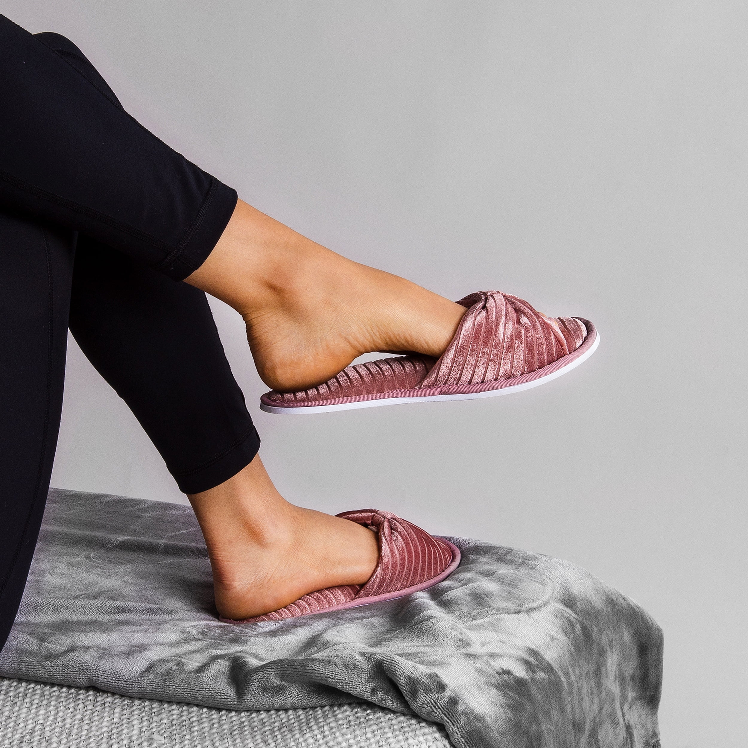 Royal Velvet Suede Cozy Women's Plush Memory Foam Bow Slippers (Pink)