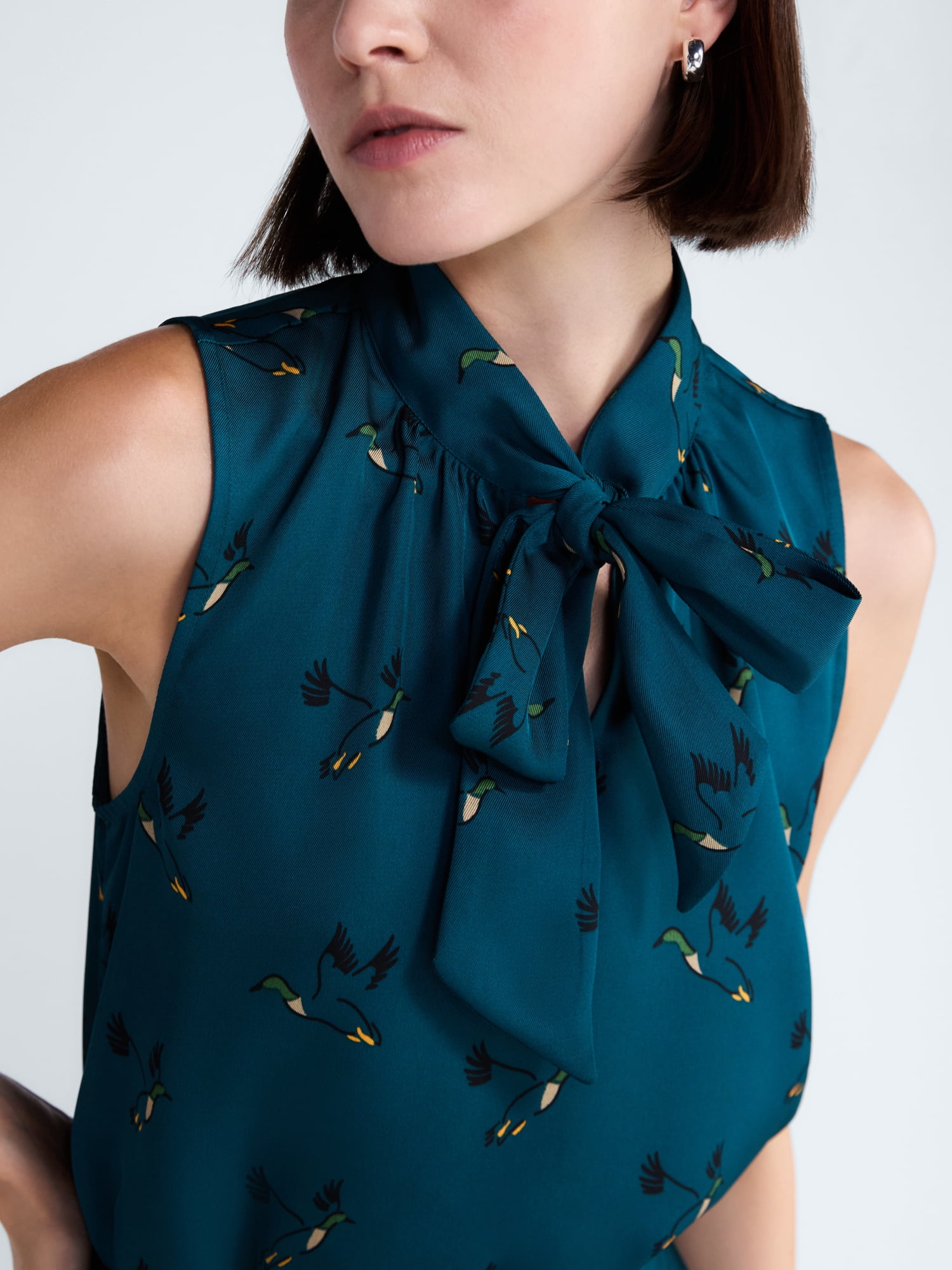 Free Assembly Women's and Women's Plus Sleeveless Tie Neck Top, Sizes XS-4X