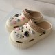 thumbnail image 1 of 2024 nuevos zapatos con agujeros de EVA, bonitos y dulces lazos de verano, sandalias de mujer hechas a mano, zapatillas de suela suave elevadas para exteriores, zapatos de playa para vacaciones, 1 of 6