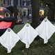 thumbnail image 4 of Juego de decoración al aire libre con luz LED Halloween Ghost | Accesorios de estaca fantasma brillante de 3 piezas | Resistente a la intemperie | Fácil instalación del césped | Decoración de patio, 4 of 5