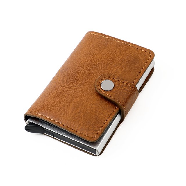 cartera - carteras emergentes con tarjetero con bloqueo rfid/nfc - delgadas y livianas con protección de seguridad sin contacto cartera compacta de aluminio 6061 con exterior de cuero sintético tipo cocodrilo en café, vista 3/4 frontal con cierre de botón y clip interno para billetes; tarjetero pop-up metálico parcialmente visible con capacidad para hasta 12 tarjetas y bloqueo RFID en la sección de aluminio; fondo blanco; también suele usarse como cartera de diario para bolsillos ajustados.