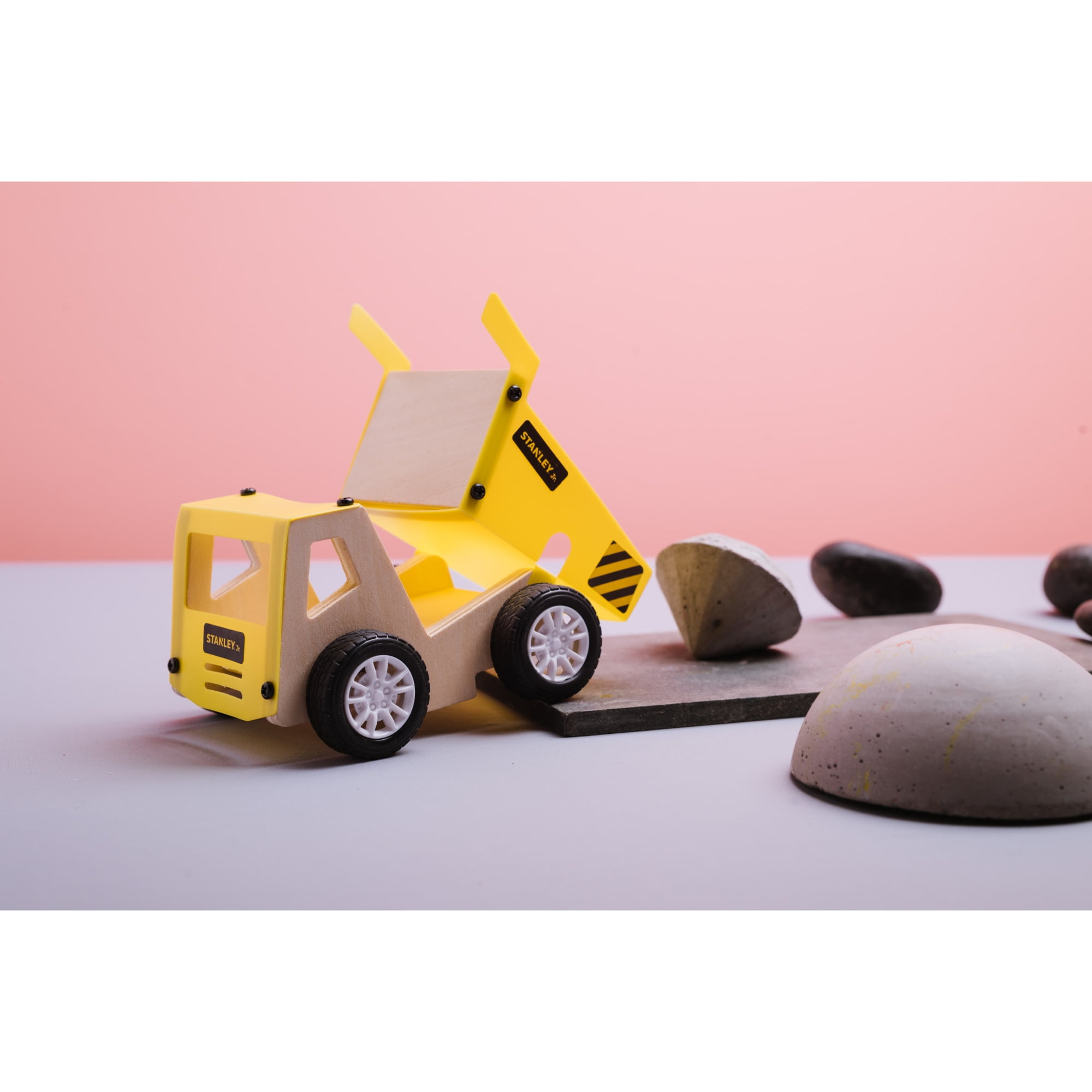 STANLEY Jr. Wooden DIY Kit - Dump Truck