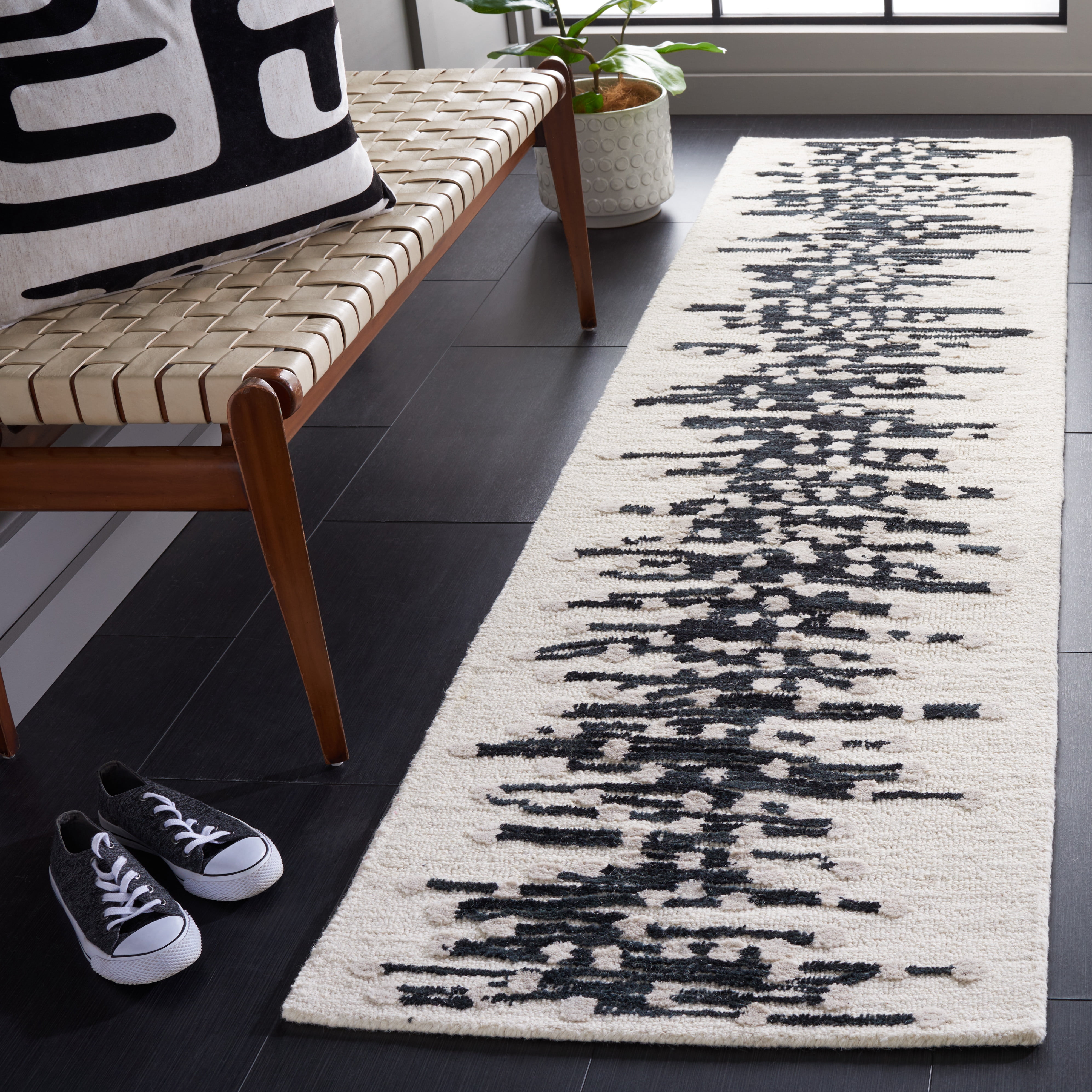 SAFAVIEH Metro Kent Striped Runner Rug, Black/Ivory, 2'3" x 9'