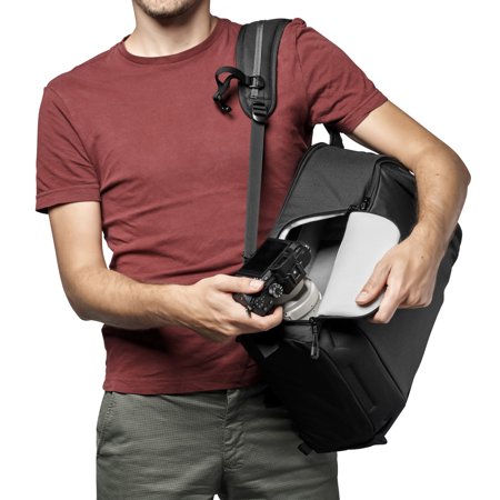 【OUTLET】Loweproロープロ カメラバッグ フリップサイド 300 AW III ブラック 大容量17L 仕切調整 三脚取付 レインカバー付 LP37350-PWW【Manfrotto 公式】